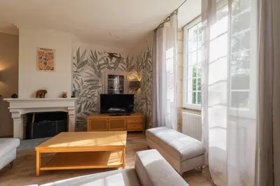Télévision ou salle de divertissement dans l'établissement La Bégasserie Ancienne maison de maître de 1700