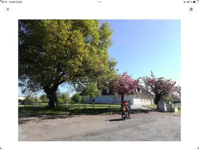 Vélo sur le terrain de l'établissement Gîte La Maison d Hélène ou dans les environs