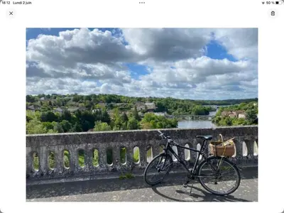 Vélo sur le terrain de l'établissement Gîte La Maison d Hélène ou dans les environs