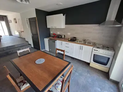 Cuisine ou kitchenette dans l'établissement Gîte au milieu de la campagne