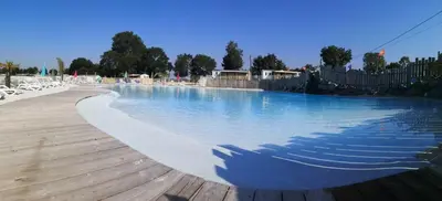 Piscine de l'établissement Mobil home Bahia DUO Prenium ou située à proximité