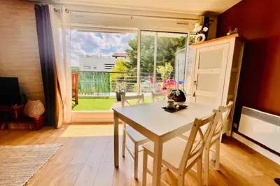 Cuisine ou kitchenette dans l'établissement Apartment with terrace and pool