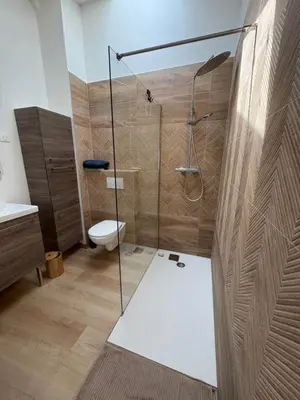 Salle de bains dans l'établissement Belle maison centre ville La Rochelle