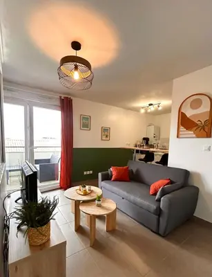 Coin salon dans l'établissement Un cocon tout confort à La Rochelle - proche gare & plages