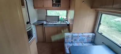 Cuisine ou kitchenette dans l'établissement Belle caravane au calme