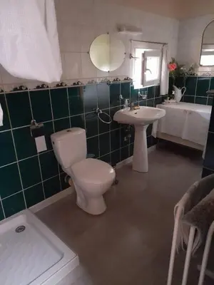 Salle de bains dans l'établissement Gîte de baigneux 2 étoiles