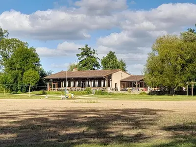 Jardin de l'établissement Gîte de baigneux 2 étoiles