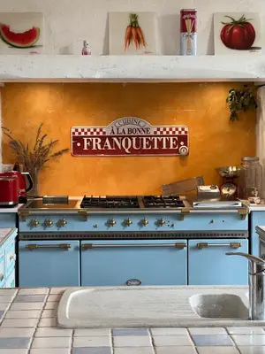 Cuisine ou kitchenette dans l'établissement Villa Meunière