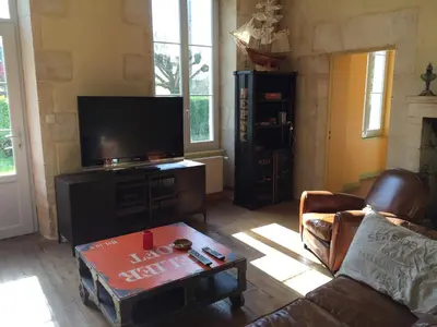 Télévision ou salle de divertissement dans l'établissement Villa Meunière