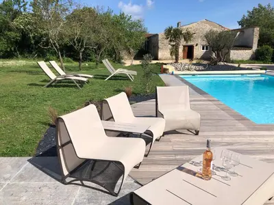 Piscine de l'établissement Villa Meunière ou située à proximité