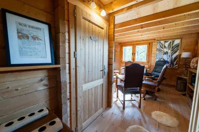 Coin salon dans l'établissement Le Chalet de Limbre