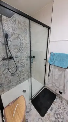 Salle de bains dans l'établissement Maison élégante entre Ré et Marais