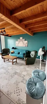 Coin salon dans l'établissement Le Duplex Charentais