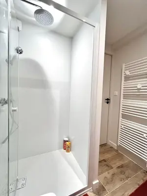 Salle de bains dans l'établissement Le Petit Héros Gîte