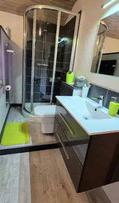 Salle de bains dans l'établissement A la Jolie Campagne - chambre et table d'hôtes