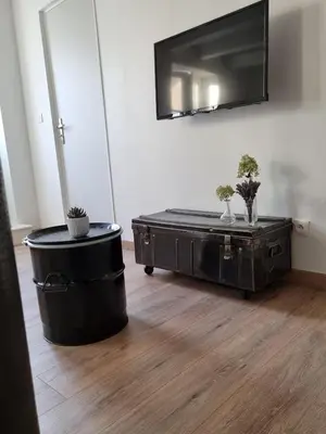 Télévision ou salle de divertissement dans l'établissement le gîte de Constance