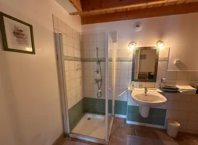 Salle de bains dans l'établissement Chambre d'hôtes Les Bleuets