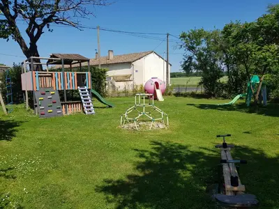 Aire de jeux pour enfants de l'établissement Gîte de l'aliger