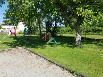 Jardin de l'établissement Gîte de l'aliger