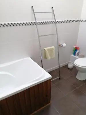 Salle de bains dans l'établissement Gîtes la Bonninière rose
