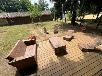 Jardin de l'établissement Bus insolite
