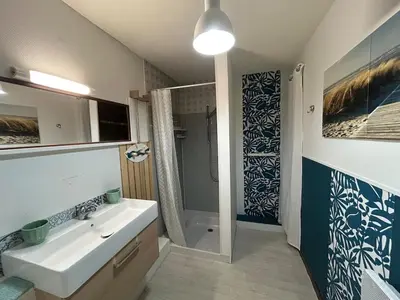 Salle de bains dans l'établissement Le petit nid douillet à 5mn du Futuroscope