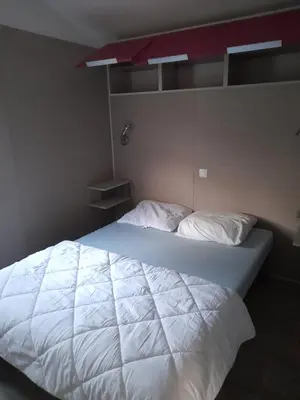 Un ou plusieurs lits dans un hébergement de l'établissement Mobil home 5 personnes lagon