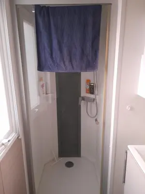 Salle de bains dans l'établissement Mobil home 5 personnes lagon