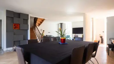 Télévision ou salle de divertissement dans l'établissement Maison en hyper centre, à 50 mètres de la plage
