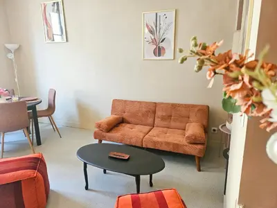 Coin salon dans l'établissement Le Logis du Prieuré