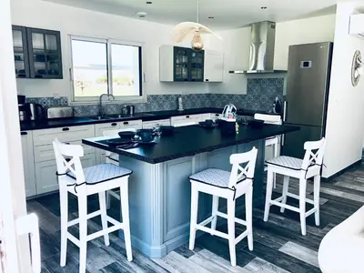 Cuisine ou kitchenette dans l'établissement Les rudali NewPort