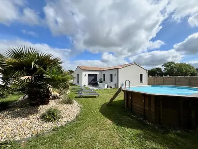Piscine de l'établissement Les rudali NewPort ou située à proximité