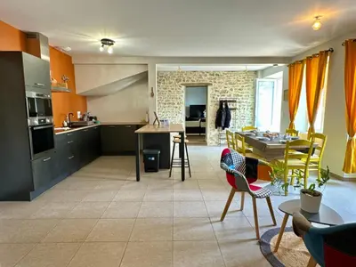 Cuisine ou kitchenette dans l'établissement Gîte du Puits Olivier 10 personne chaleureux 3 étoiles