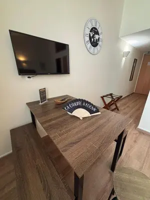 Télévision ou salle de divertissement dans l'établissement Les Apparts du Valois, Cognac Centre