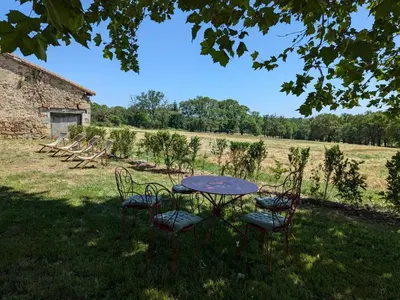 Jardin de l'établissement Maison authentique avec piscine et jardin privé à Abzac - FR-1-653-278