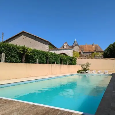 Maison authentique avec piscine et jardin privé à Abzac - FR-1-653-278