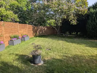 Jardin de l'établissement Home in Nanteuil-en-Vallée