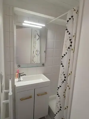 Salle de bains dans l'établissement Studio 3 couchages vue mer