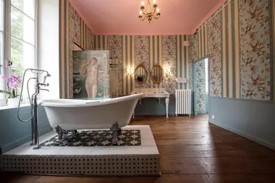 Salle de bains dans l'établissement Chateau de Russas, chambre d'hote