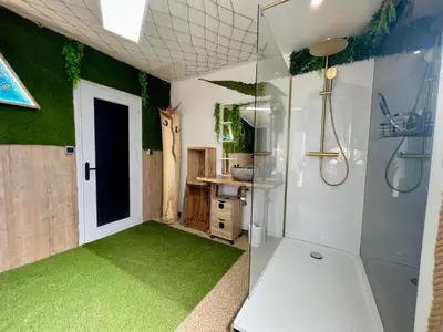 Salle de bains dans l'établissement MissionScope Maison avec Jacuzzi à 5 min du Parc