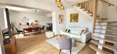 Coin salon dans l'établissement Le Chai du Bourg