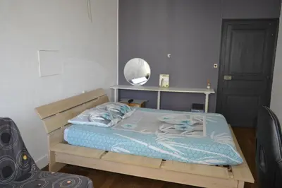 Un ou plusieurs lits dans un hébergement de l'établissement Chambre d'hôte avec piscine partagé à disposition