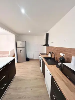 Cuisine ou kitchenette dans l'établissement Maison à 4 minutes du Futuroscope
