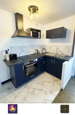 Cuisine ou kitchenette dans l'établissement La La Land - Gîte thème cinéma 5 min Futuroscope
