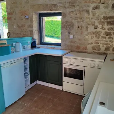 Cuisine ou kitchenette dans l'établissement Les Écuries
