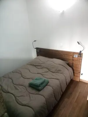 Un ou plusieurs lits dans un hébergement de l'établissement Studio thème Dublin à Valdivienne