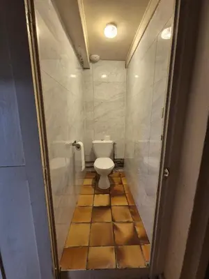 Salle de bains dans l'établissement Maison de campagne rustique et confortable
