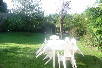 Jardin de l'établissement Maison de campagne rustique et confortable