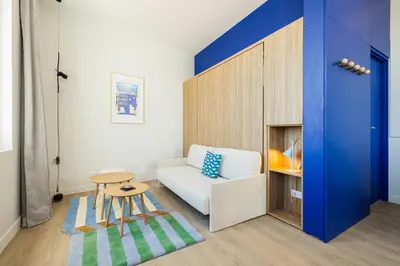 Coin salon dans l'établissement Appartement chic vue imprenable sur le vieux port