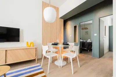 Télévision ou salle de divertissement dans l'établissement Appartement 2ch Tout Neuf a Deux Pas du Vieux Port